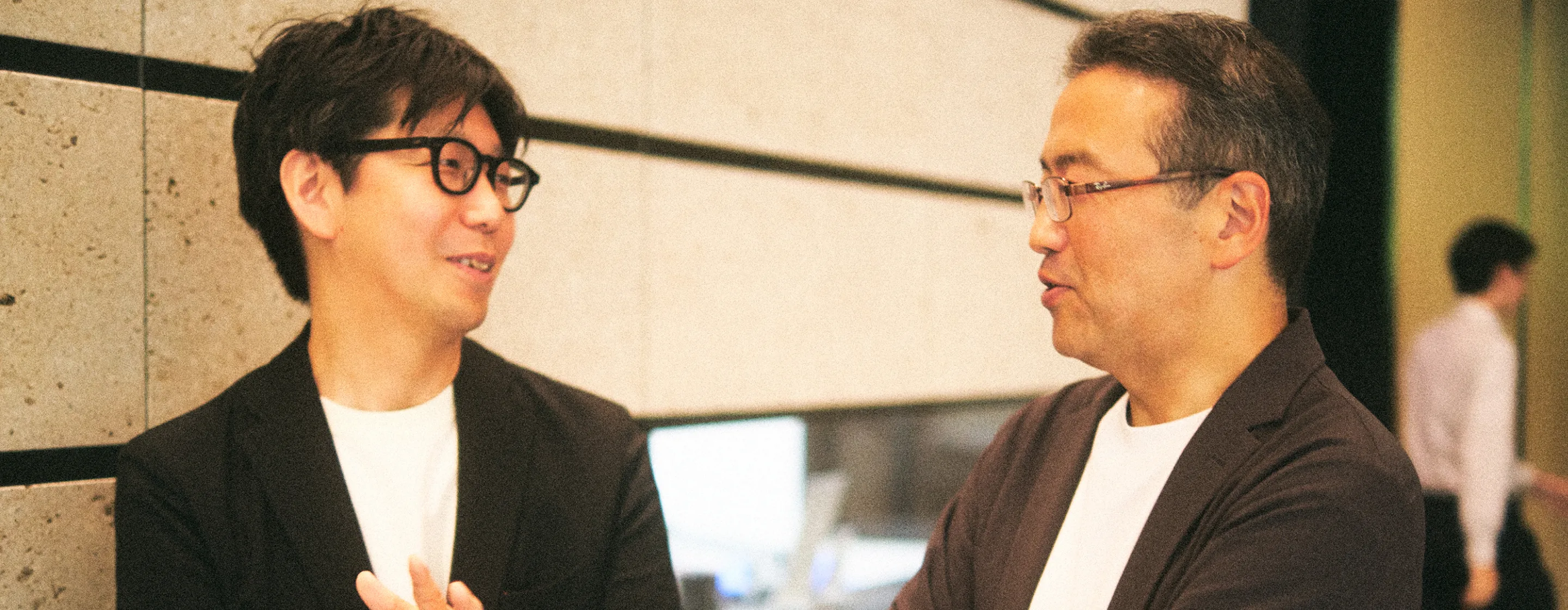 対談する中西正人氏と青田利英氏