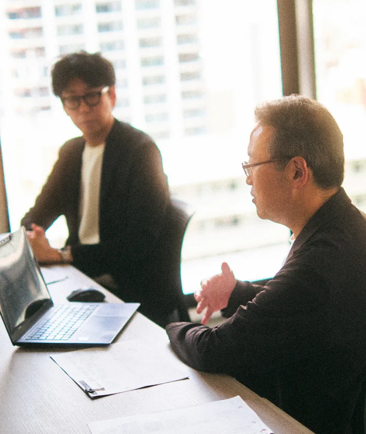 対談する中西正人氏と青田利英氏